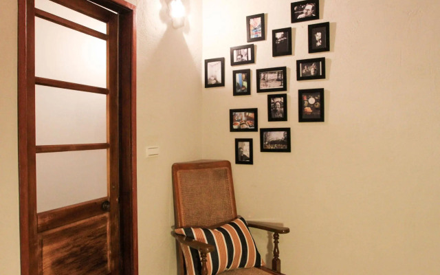 Solo Singer Hotel