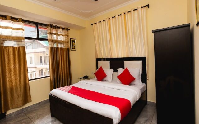 Oyo 23392 Hotel Om Palace