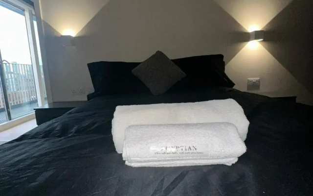 Apartment - Sleeps 4, Pets Allowed & Free Parking