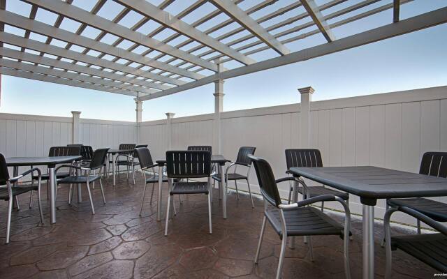 Best Western Antelope Inn & Suites