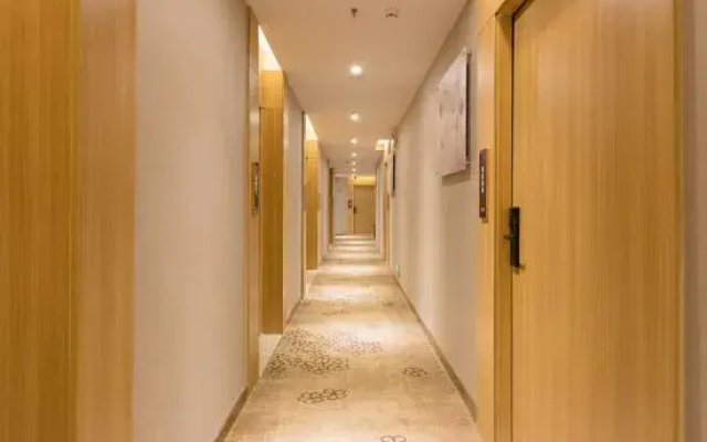 Karen Boutique Hotel（Shenzhen Fuxing subway station store）