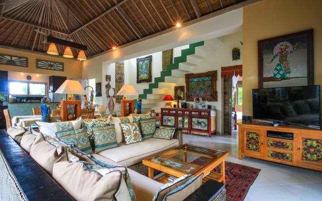 Hibiscus Upper Suiteubudbest Breakfast In Bali