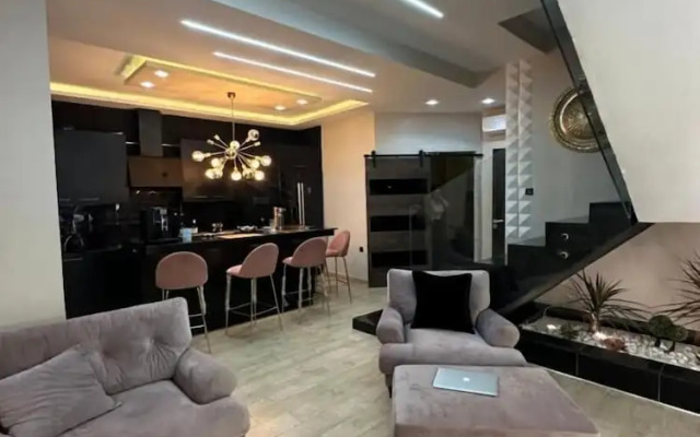 Luxury Central Cosy Villa