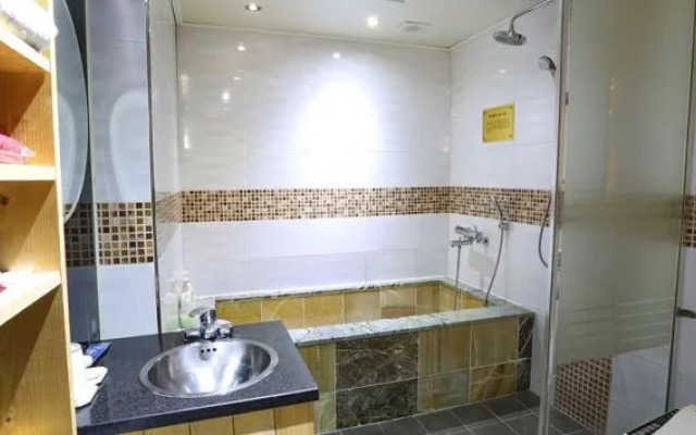 Film 37.2 Hotel