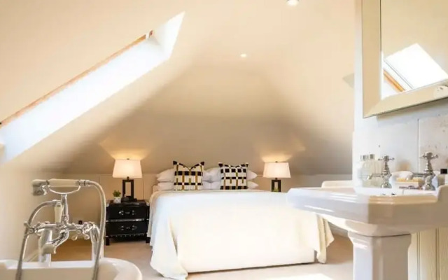Luxurious 4 Bedroom Vineyard Villa Stanlake Park