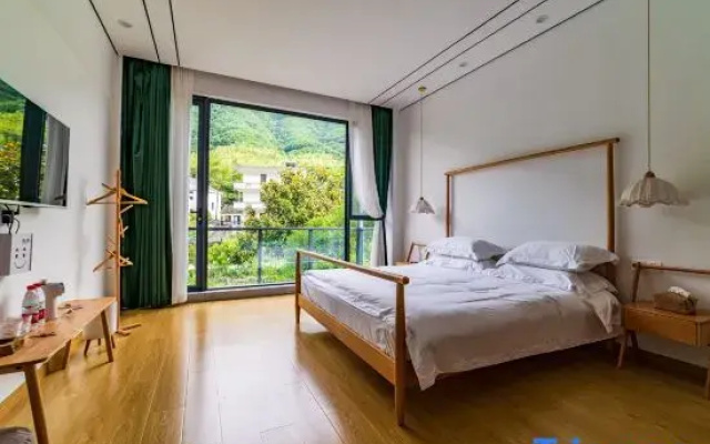 Jiulong Lake Youjianshan B&B