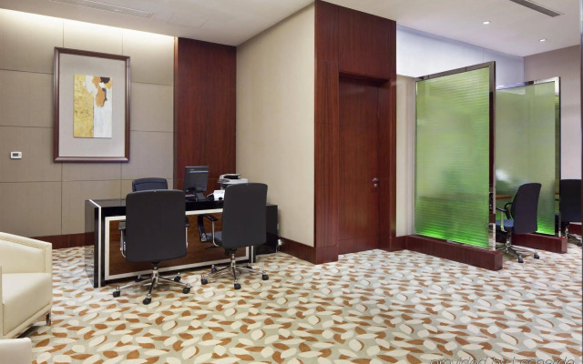 Hangzhou Haiwaihai Crown Hotel