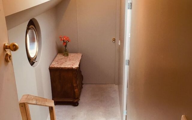 Houseboat Tante Piet