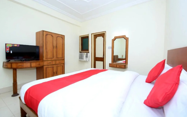 Raja By OYO Rooms