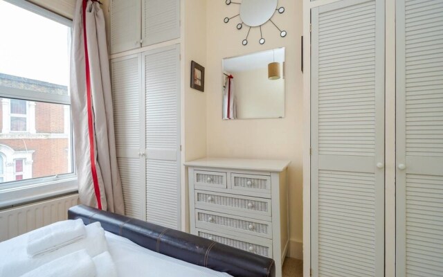 Bright 1BR Home in Fulham, 4 Guests