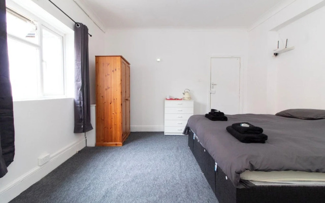 Pebbles Guest House Room 1