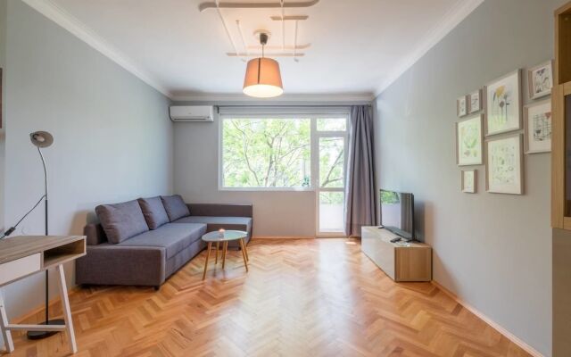 FM Deluxe 1-BDR Apartment - Style Meets Charm