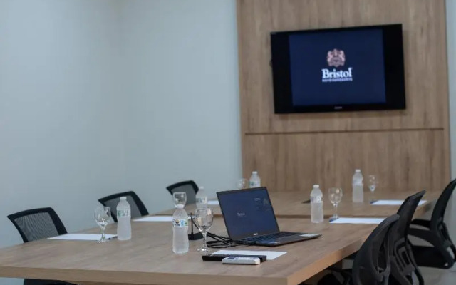 Bristol Infinity Hotel
