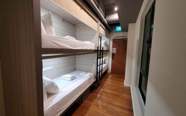 Wink @ Upper Cross Street - Hostel