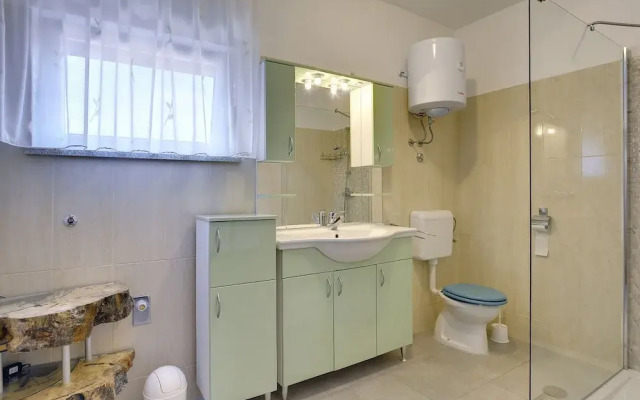 Quaint Apartment With Garden in Medulin