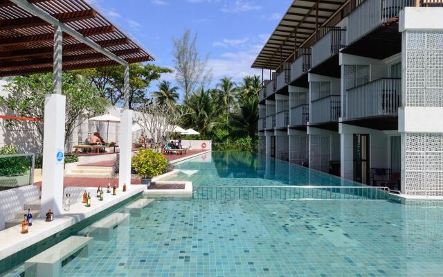 The Briza Beach Resort Khaolak