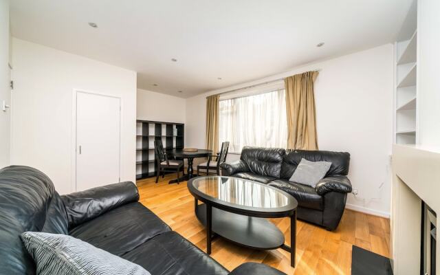 2 Bedroom Flat in Heart of Battersea near Station