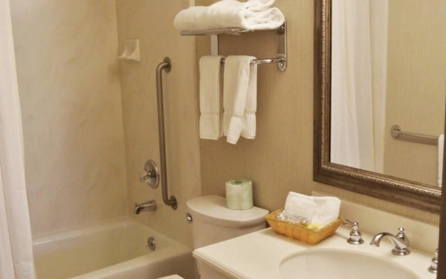 Cow Hollow Inn & Suites