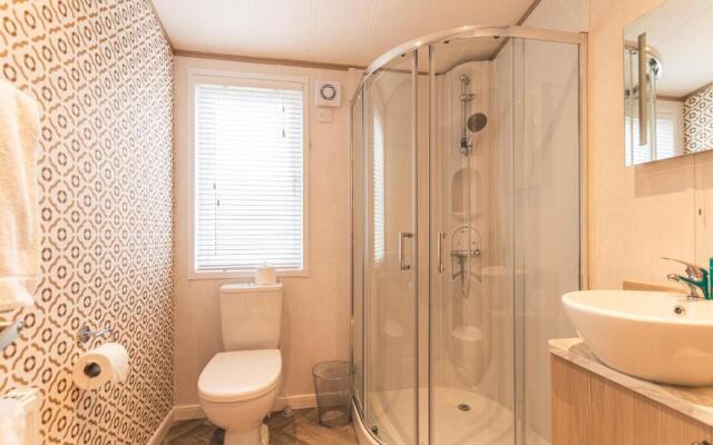 Hemingway Lodge with Hot Tub