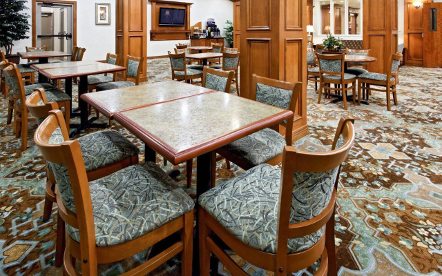 Holiday Inn Express & Suites Mansfield by IHG