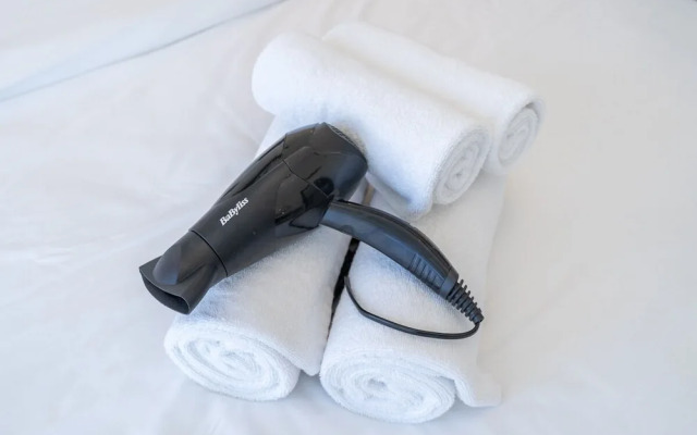 Refined 1BR Retreat in The Point Tower - Marina