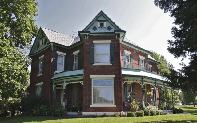 Nauvoo Grand Bed & Breakfast