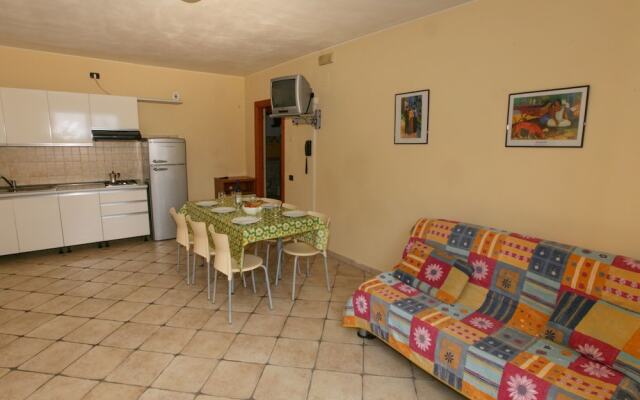 Apartment with Pool near Sea