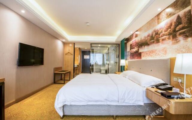 鲡高精品酒店(重庆东原悦荟大石坝轻轨站店)