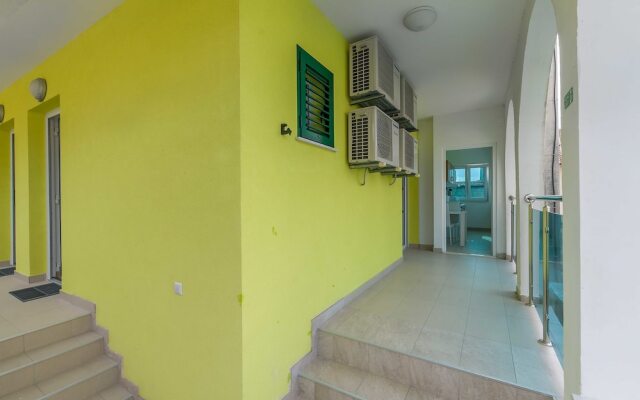 Apartments Road star