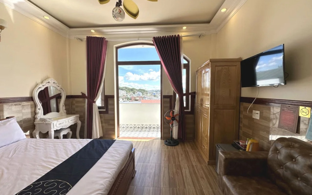 Capital O 1198 Dinh Loan Hotel