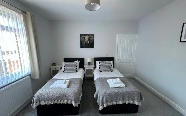 Storey Apartment - Downstairs 2bed Flat