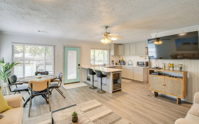 Lakefront Escape w/ Boat Docks in Hot Springs!