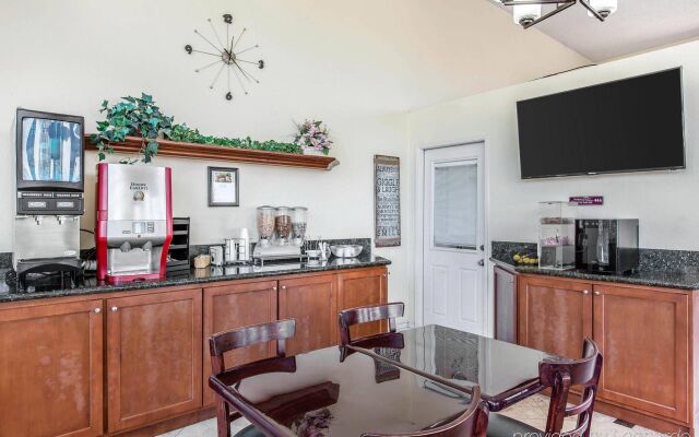 Rodeway Inn & Suites Canyon Lake-Menifee West