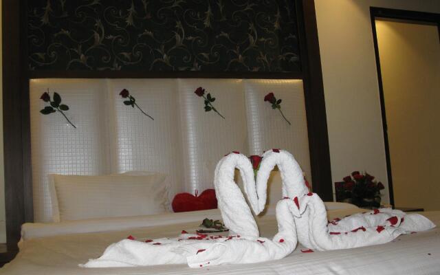 Pavna Palace Hotel