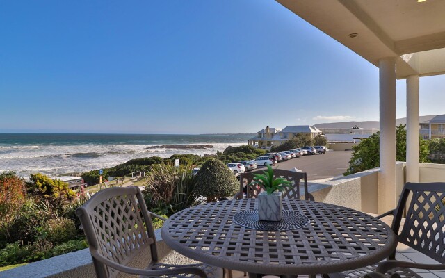 Hermanus Beachfront Lodge