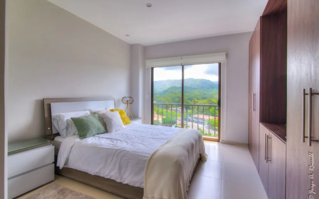 Luxurious and Warm Condo Just Step From the Beach!