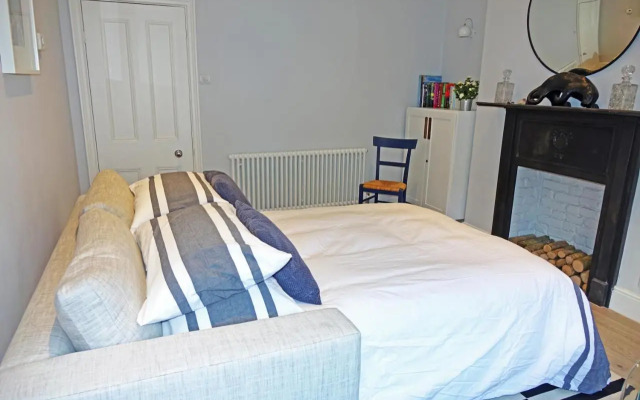 Sparkling Apartment in Kensington Olympia