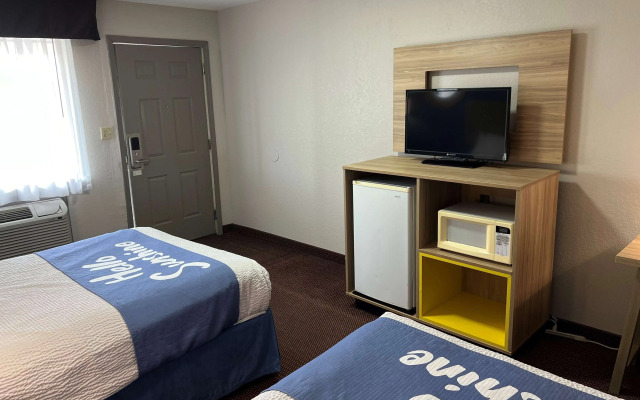 Days Inn by Wyndham Pratt
