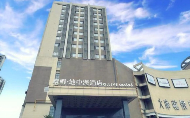 O. LIVE Social Guilin High-Speed Railway North Sta