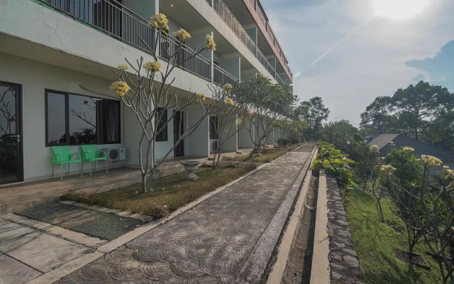 RedDoorz Premium @ Fafa Hills Resort Puncak