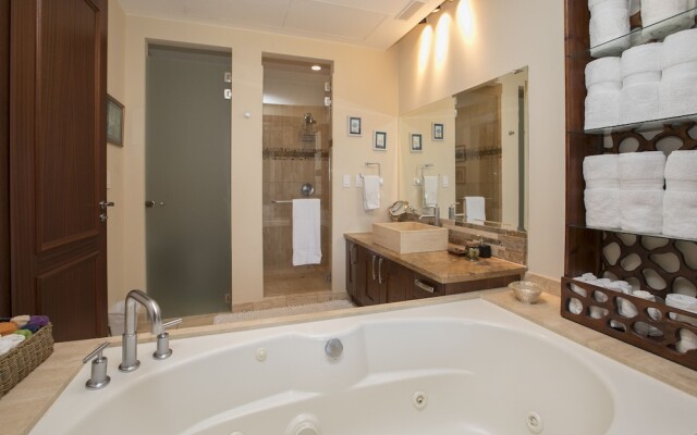 Penthouse Ocean View Luxury Condo at Reserva Conchal A19