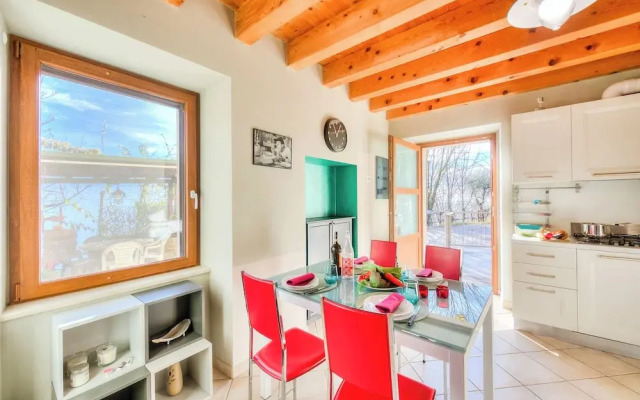 Faby House On Hilly Area And Lake View