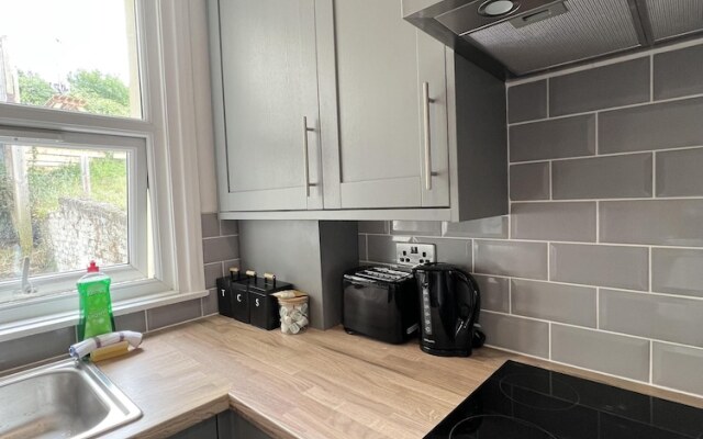 Remarkable 2 bed House in Rochester