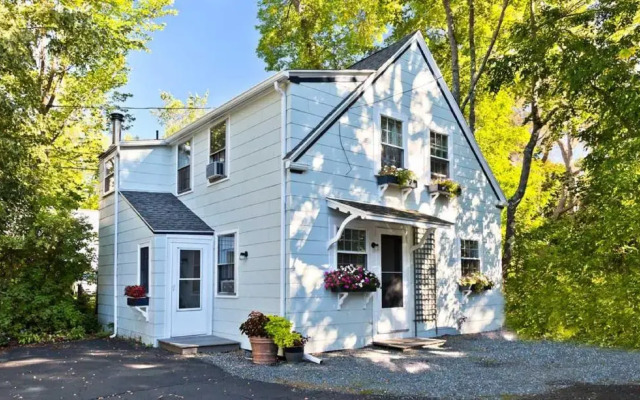 The Elmhurst Inn