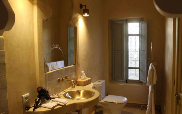 Riad Emberiza Sahari