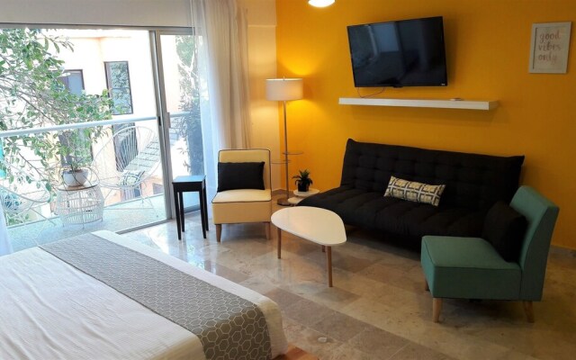 Quinta Bis Front King by SunandSea