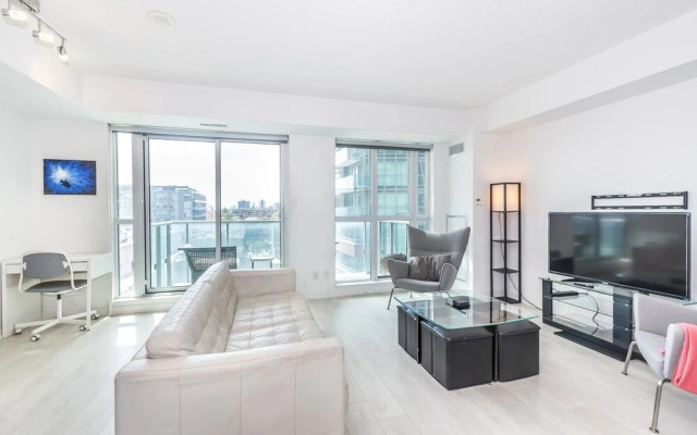 Downtown Condo Near Exhibition W/Balcony