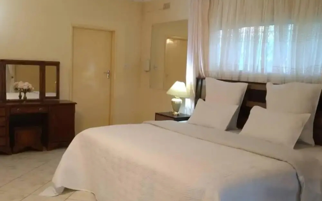 Charming 6-bed House With Swimming Pool in Harare
