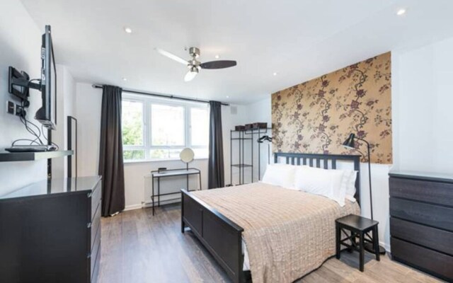 Prime Pimlico 3 Bedroom Flat With Roof Terrace