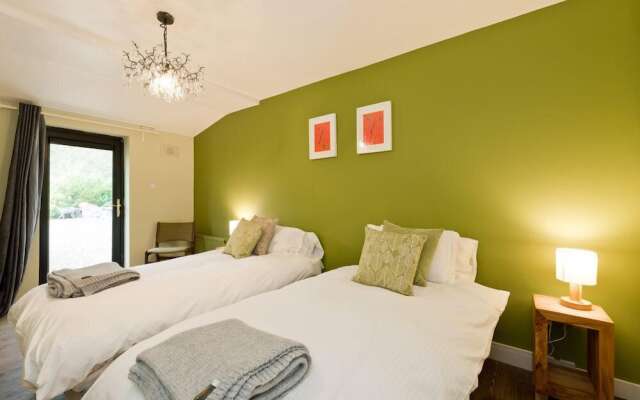 The elbowroom escape